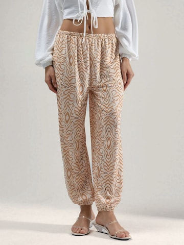 Hiccup Tapered Trousers in Beige: front