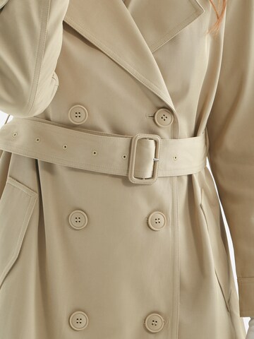 TorWeit Between-Seasons Coat 'Long Trench Coat' in Green