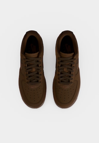 Nike Sportswear Matalavartiset tennarit 'Air Force 1 Retro Premium' värissä ruskea