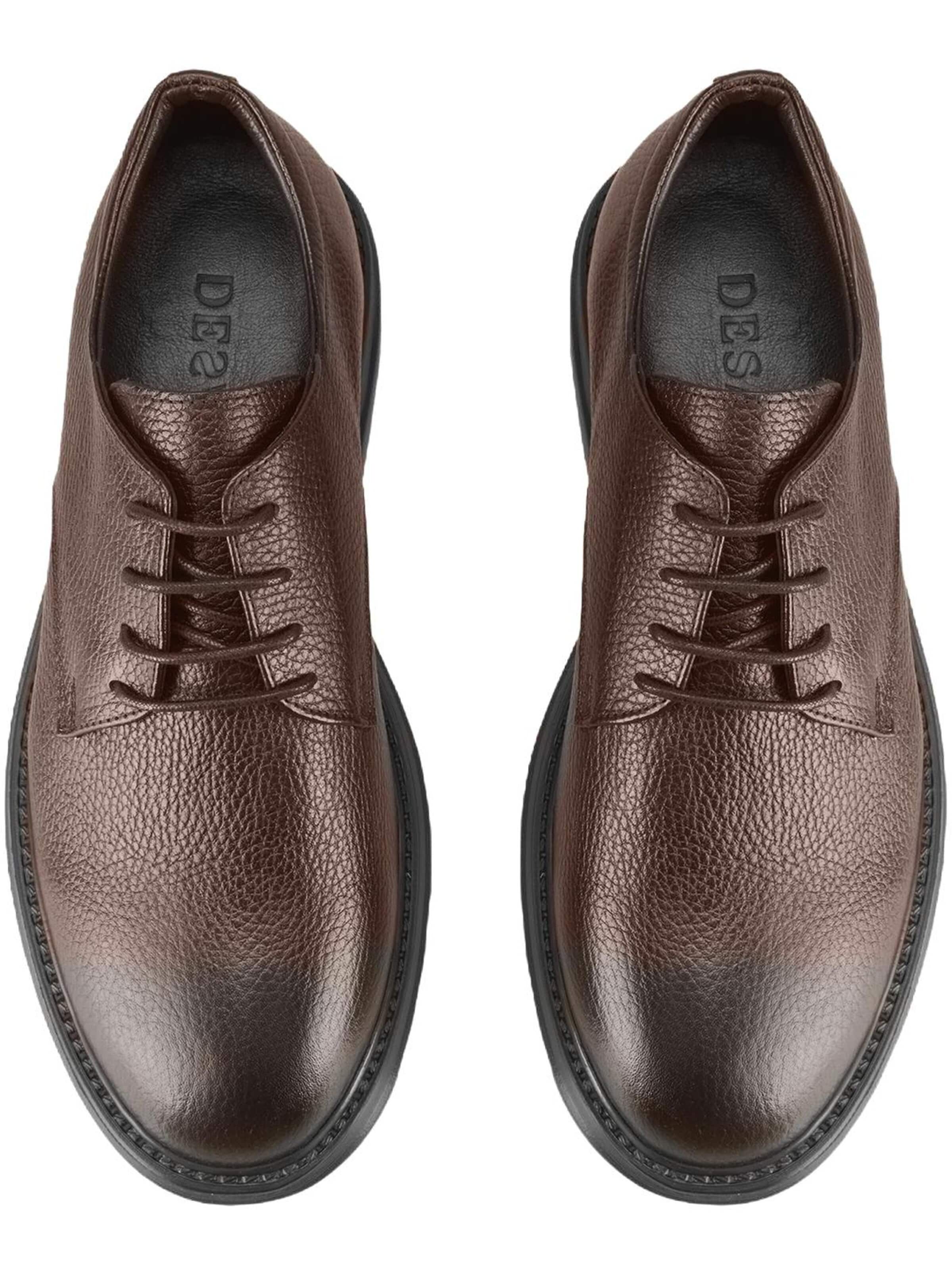 Chaussure basse 'Lässige Spitze' Desa en marron