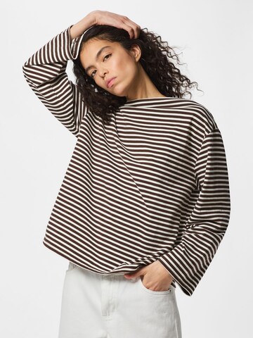 T-shirt 'PCSadie' PIECES en marron : devant