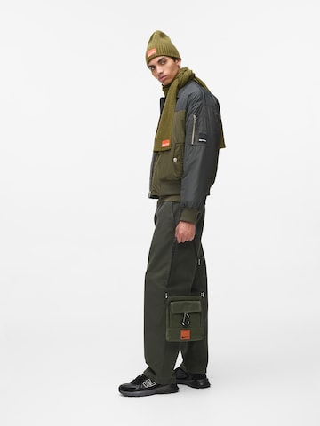 KARL LAGERFELD JEANS - Mala de ombro 'Canyon' em verde