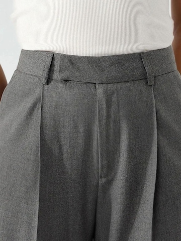 Loosefit Pantalon à plis Hiccup en gris
