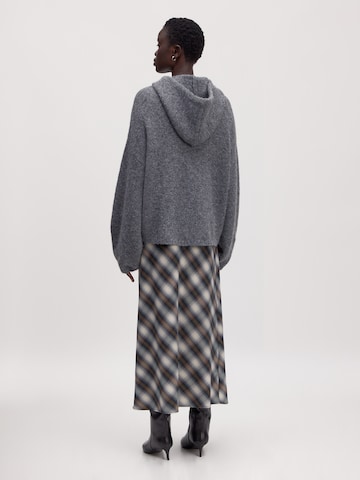 EDITED Široka pletena jopa 'Isela Cardigan' | siva barva