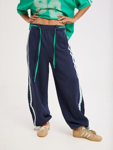 Kamila Šikl Baggy Hose in Blau: Vorderseite