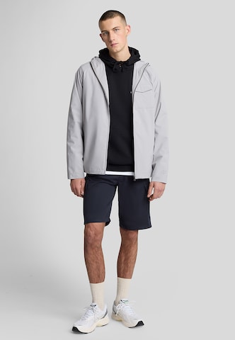 Lyle & Scott Regular Broek in Zwart: voorkant