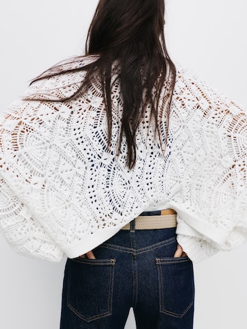 Cardigan dimensiuni mari de la Pull&Bear pe bej