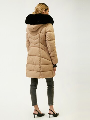 Cappotto invernale di Influencer in beige