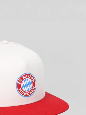 FC BAYERN MÜNCHEN Snapback Cap Essentials in Weiß