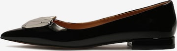 Ballerina di Kazar in nero: frontale