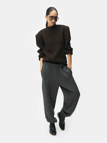 GOBI Cashmere - Jersey 'Sculpted-Shoulder Cashmere Sweater' en marrón