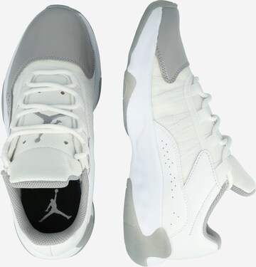 Baskets basses 'AIR JORDAN 11 CMFT LOW' Jordan en blanc