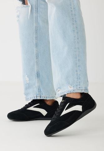 BRITISH KNIGHTS Sneakers laag ' SWAYCO ' in Zwart: voorkant