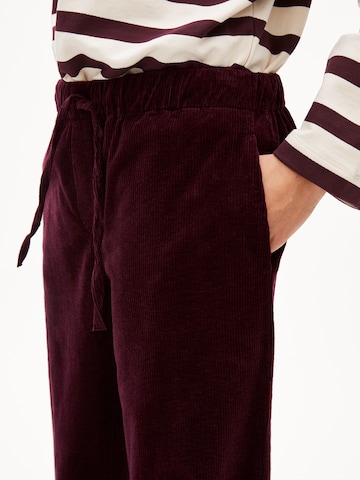 ARMEDANGELS Loosefit Cordhose JAIMILAA CORDUROY in Rot