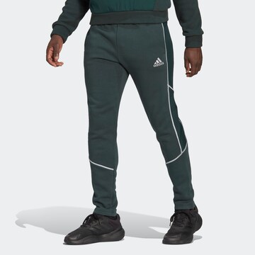 ADIDAS SPORTSWEAR - regular Pantalón deportivo 'Essentials Reflect-In-The-Dark Fleece' en verde: frente