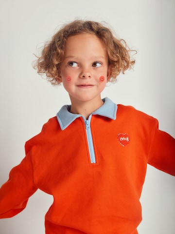 Felpa 'TWO-TONE POLO LOVES YOU SWEATSHIRT' di Maru + Bo in rosso