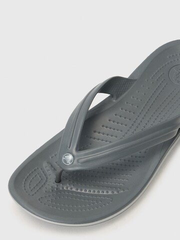Crocs Босоножки через палец в Серый