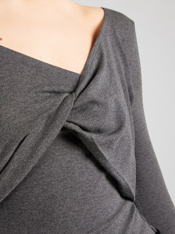 ABOUT YOU Shirt 'Flora' in Grijs