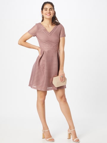 Rochie de cocktail de la SWING pe roz