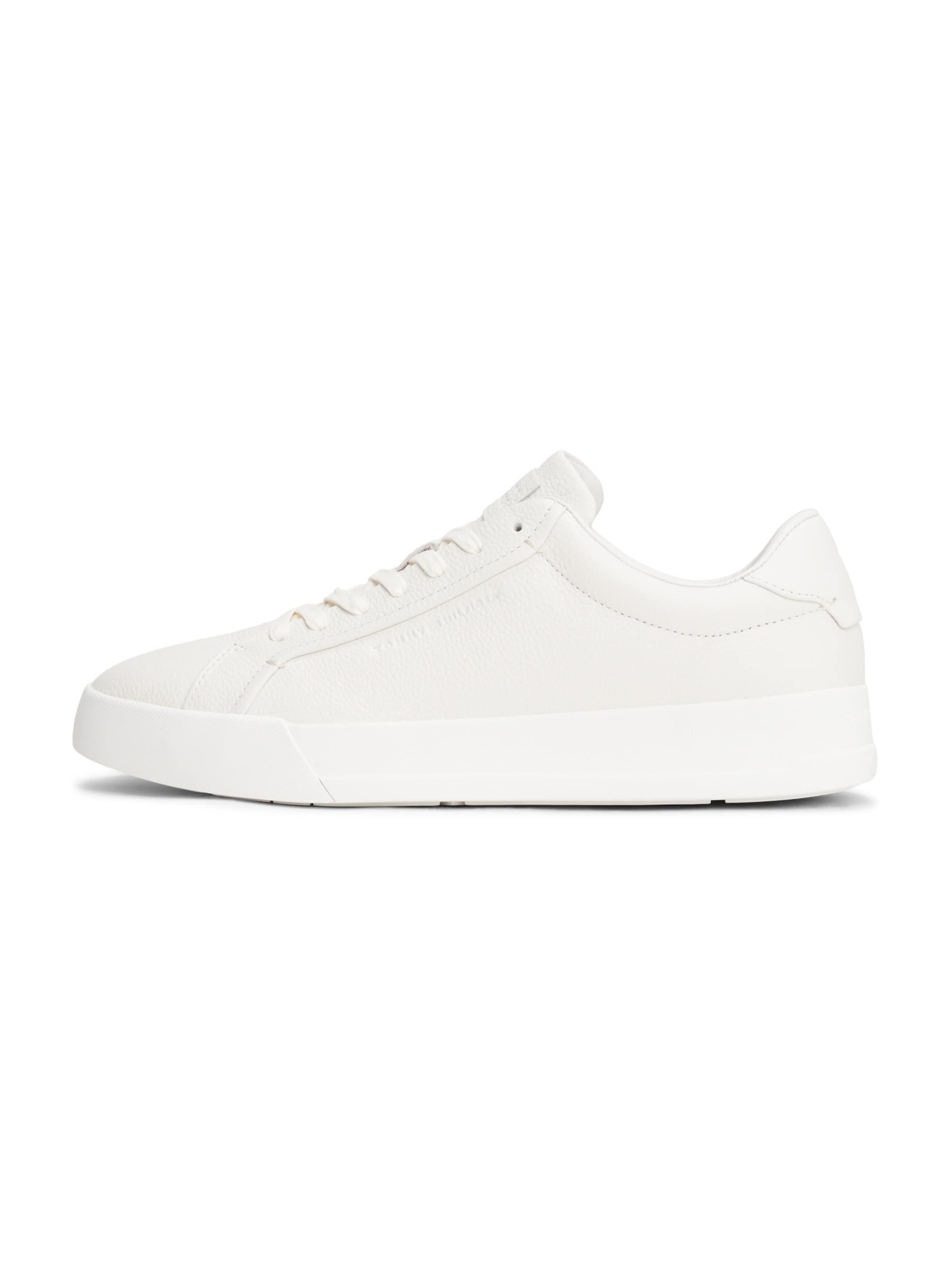 Baskets basses TOMMY HILFIGER en beige : devant