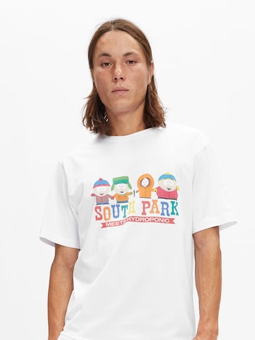 hydroponic - Camiseta 'Hydroponic x South Park Regular-Fit Crew Graphic T-Shirt' en blanco: frente