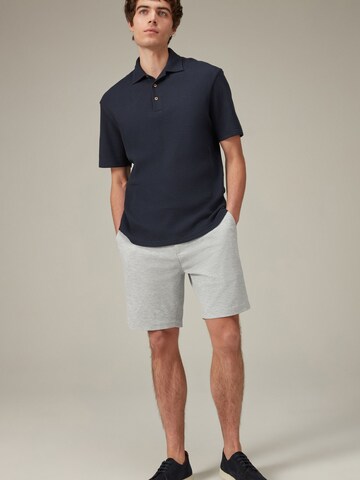 Next Regular Shorts in Grau