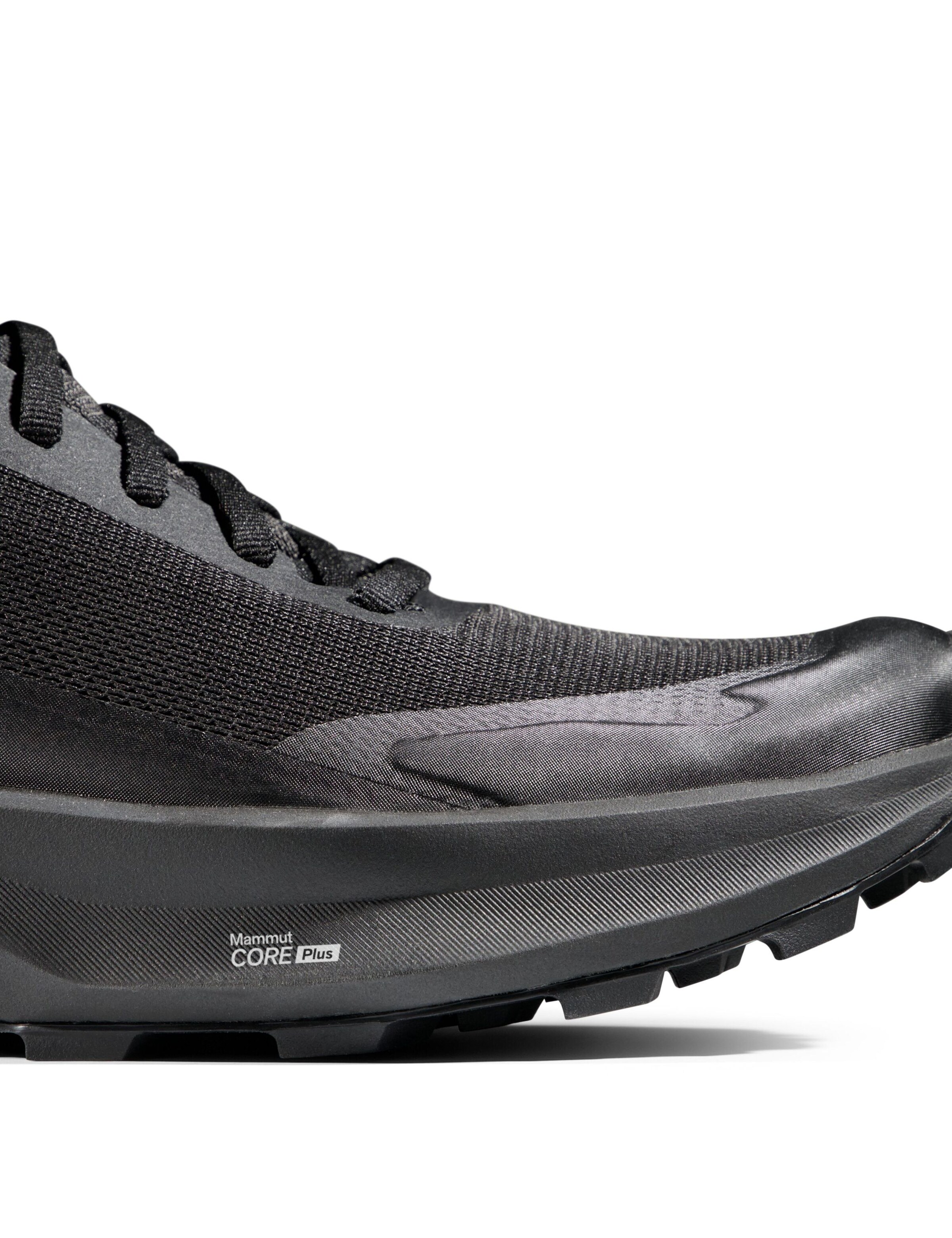 MAMMUT Flats in Black