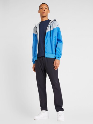 Nike Sportswear Kurtka przejściowa 'Windrunner' w kolorze niebieski