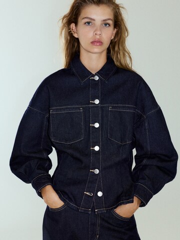 Chemisier Pull&Bear en bleu : devant