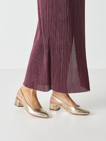 Escarpins à bride arrière Tamaris en or