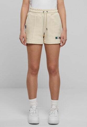 Karl Kani Regular Shorts in Beige