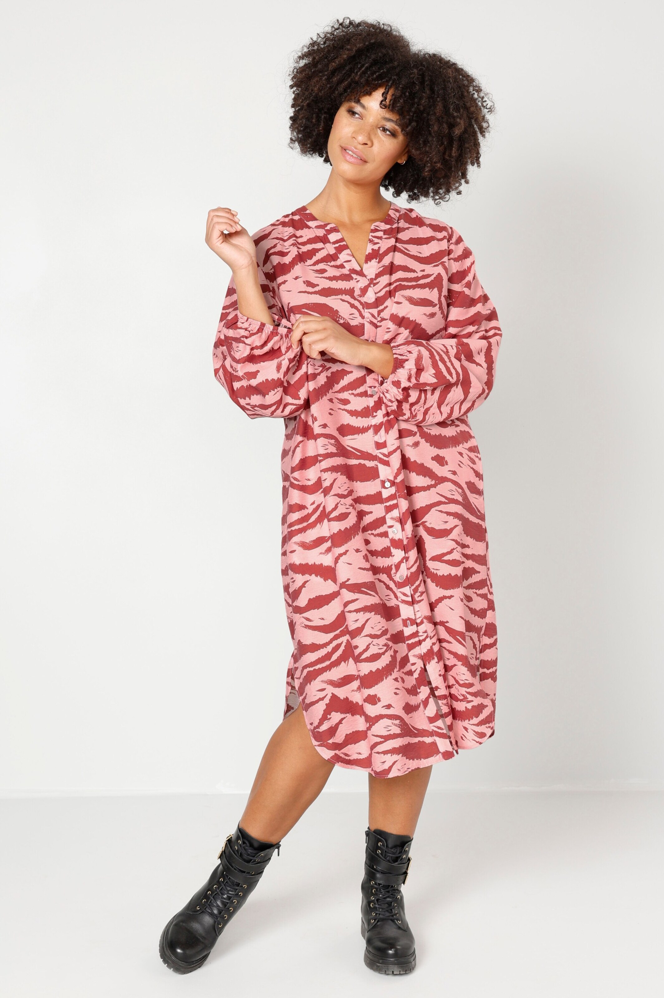 Sara Lindholm Jurk in Watermeloen Rood ABOUT YOU