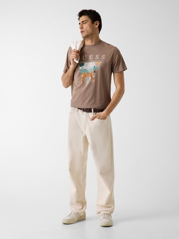 GUESS Μπλουζάκι 'TIGER SPIRIT' σε καφέ