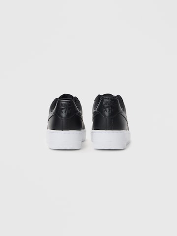 Nike Sportswear Trampki niskie 'Air Force 1 '07 SE' w kolorze czarny