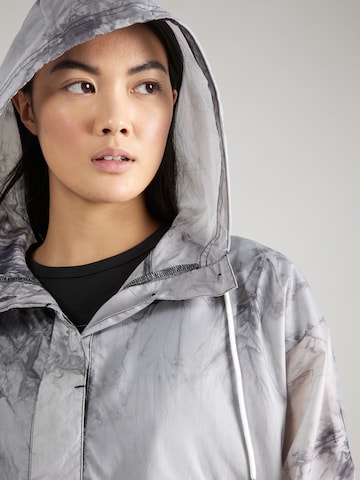 Nike Sportswear - Chaqueta de entretiempo en gris