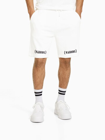 Bershka Regular Trousers in White: front