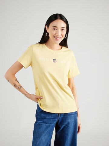 T-shirt GANT en jaune : devant