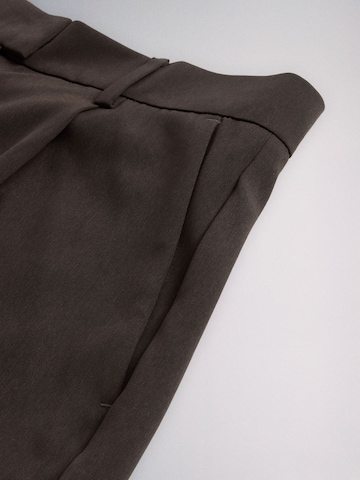 Regular Pantalon à plis The Set en beige