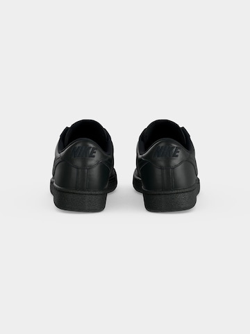 Nike Sportswear Låg sneaker 'CLASSIC' i svart