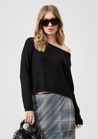Pull-over QS en noir : devant