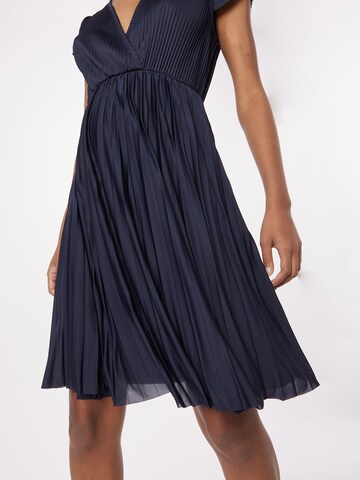 Robe 'Astrid' ABOUT YOU en bleu