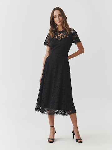 Rochie 'CINDY' de la TATUUM pe negru