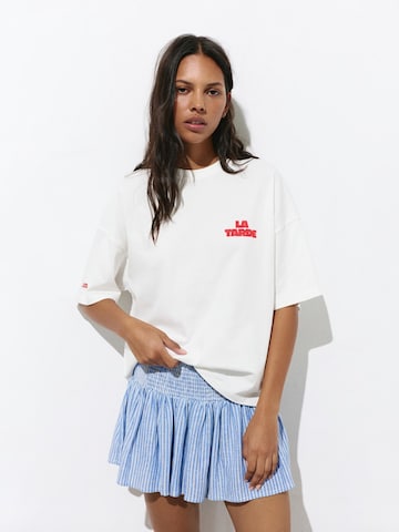 Pull&Bear Тениска 'LA TARDE' в бяло