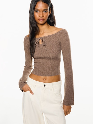 Pull-over Bershka en marron : devant