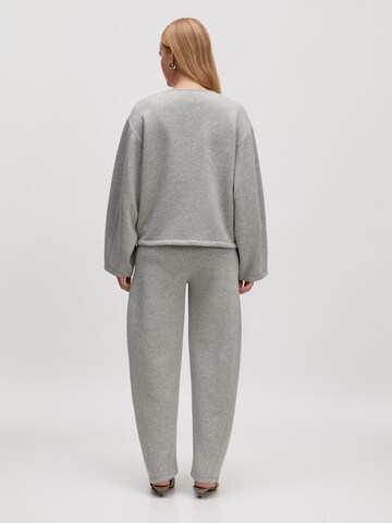 Veste de survêtement 'Jilian' EDITED en gris