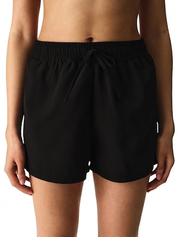 Penti Szorty kąpielowe 'PENTI Trim Badeshorts' w kolorze czarny: przód