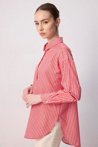 Touche Prive Shirt in Red: front