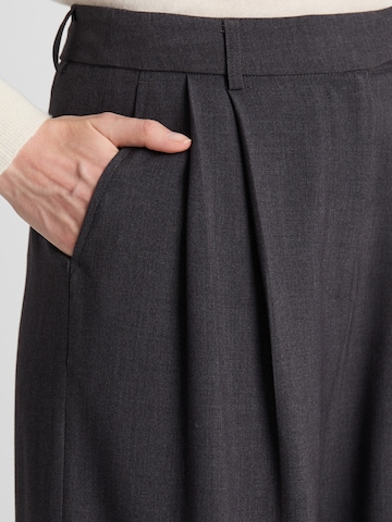 Guido Maria Kretschmer Women Wide Leg Laskoshousut 'Betty' värissä harmaa