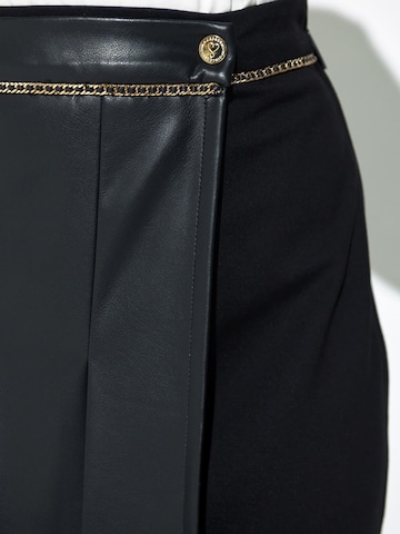 Lola Casademunt Rock in Schwarz