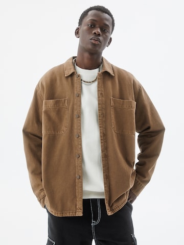 Pull&Bear Comfort fit Overhemd in Bruin: voorkant